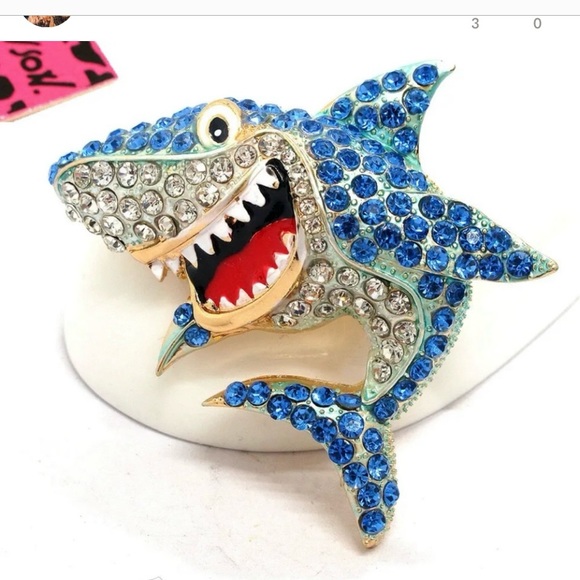 BETSEY JOHNSON SHARK PIN AND PENDANT - Picture 5 of 5